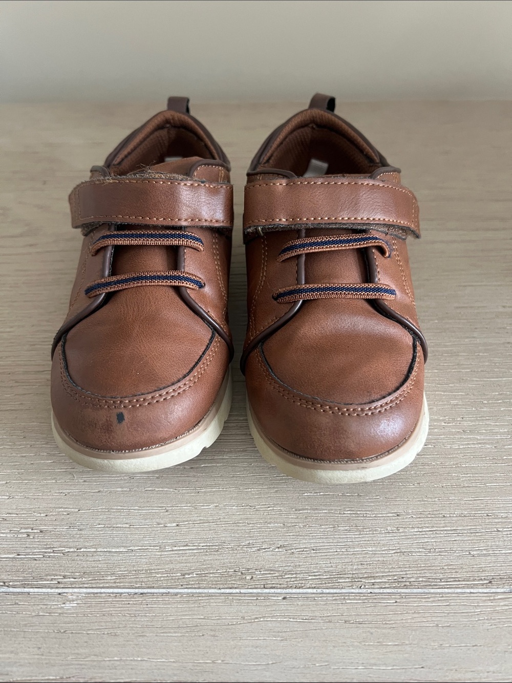 Boys Stride Rite 360 Ethan sneaker size 11
Brown machine washable